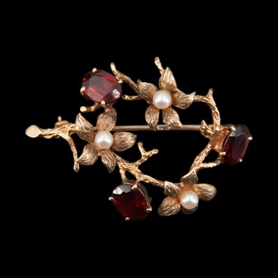 Lot 1351 - A vintage garnet and pearl naturalistic brooch,...
