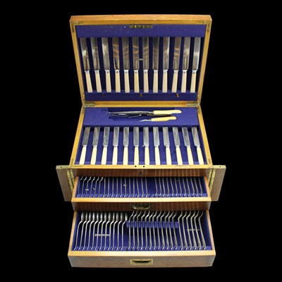 Lot 1210 - An early-to-mid 20th Century canteen of...
