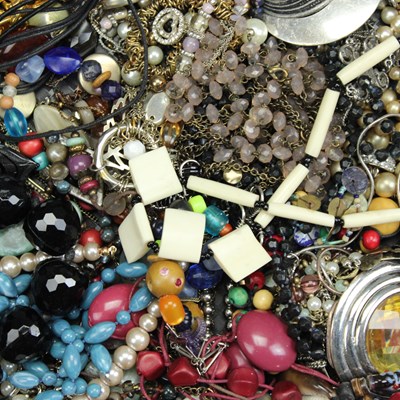 Lot 1437 - A large quantity of vintage and contemporary...