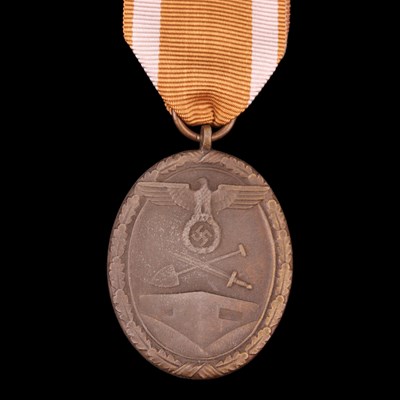 Lot 245 - A German Third Reich West Wall medal