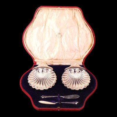 Lot 1189 - A pair of George V silver butter shells and...