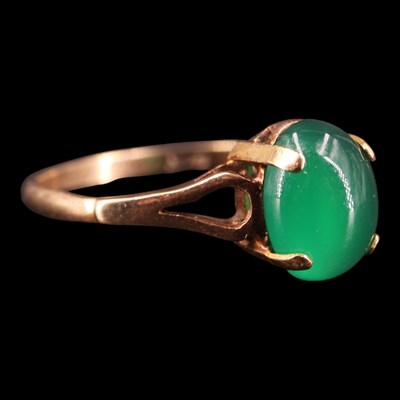 Lot 1364 - A vintage jade or nephrite solitaire...