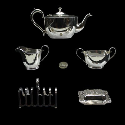 Lot 1208 - A small quantity of electroplate, including a...