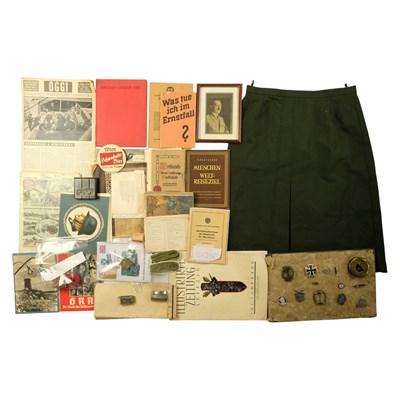 Lot 334 - Sundry items of militaria etc