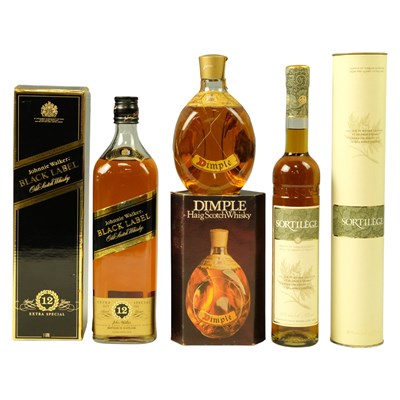 Lot 1590 - A bottle of Johnnie Walker Black Label 12 year...
