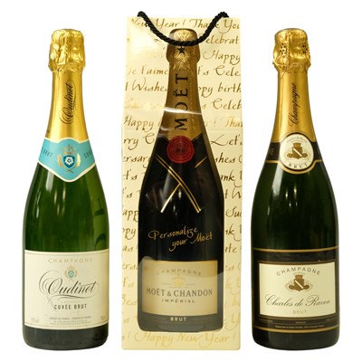 Lot 1587 - A bottle of Moet & Chandon champagne, 12 %,...