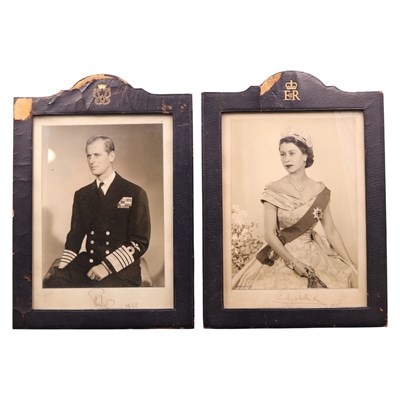 Lot 584 - [Autograph] A pair of Royal presentation...