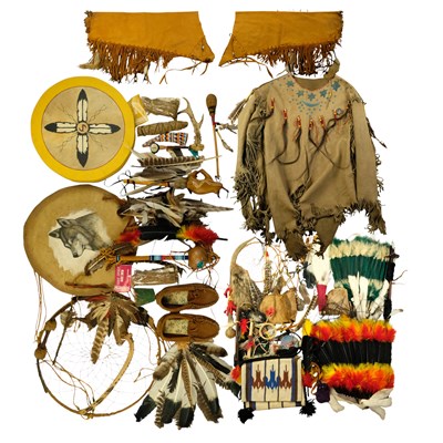 Lot 1007 - A large quantity of near-contemporary Native...