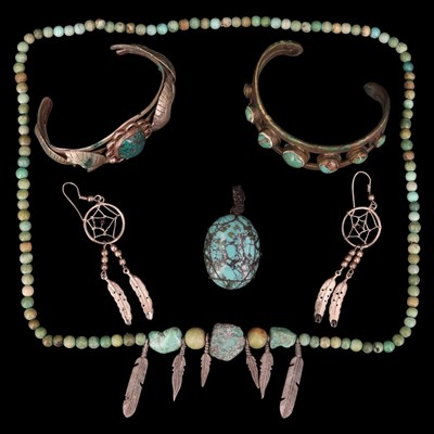 Lot 1436 - A small quantity of Native American influenced...