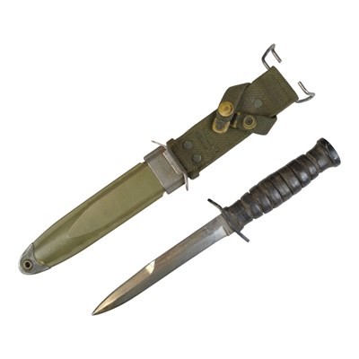 Lot 454 - A Second World War US Army M3 fighting knife,...