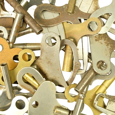 Lot 1518 - A quantity of vintage clock keys