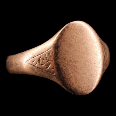Lot 1413 - A 9 ct gold signet ring, having a vacant oval...