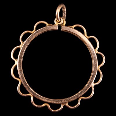 Lot 1415 - A 9 ct gold sovereign coin pendant mount, 1.7 g
