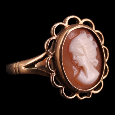 Lot 1424 - A 1970s shell cameo and 9 ct gold dress...