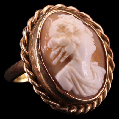 Lot 1404 - A heavy neo-Classical shell cameo and 9 ct...