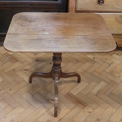 Lot 1627 - An early 19th Century mahogany snap-top tripod...