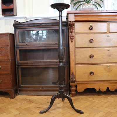 Lot 1629 - An early 20th Century Heppelwhite style...