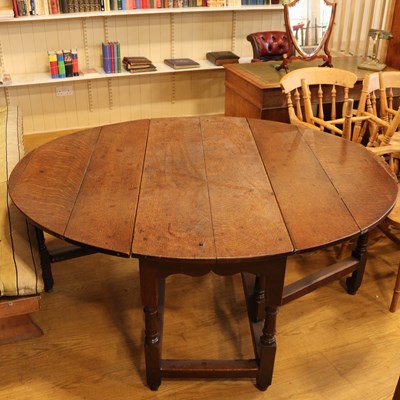 Lot 1638 - A fine early-to-mid 18th Century oak gate-leg...