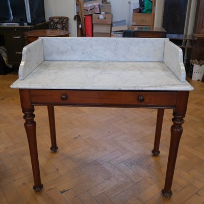 Lot 1658 - A Victorian marble-topped mahogany wash...