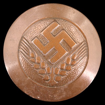 Lot 80 - A German Third Reich RAD female member's badge,...