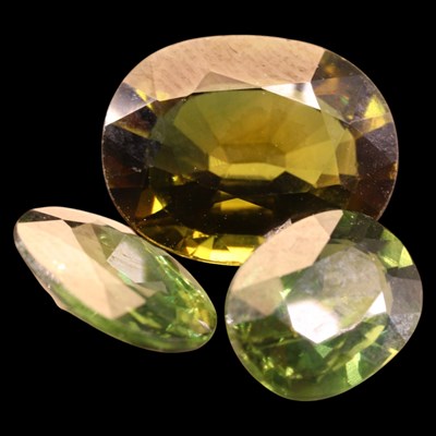Lot 1297 - Three oval-cut sapphire gemstones, largest...