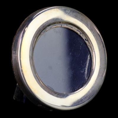 Lot 886 - A miniature easel-backed silver photograph...