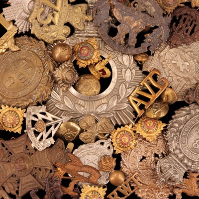 Lot 69 - A group of damaged and restrike cap badges etc