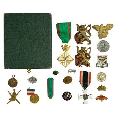 Lot 569 - Military and civilian medals and badges etc