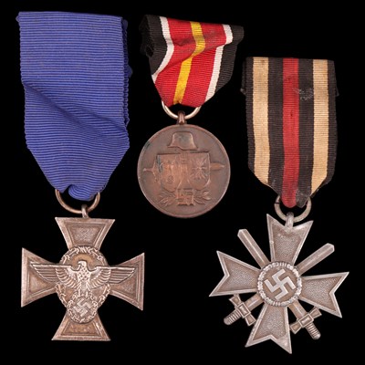 Lot 91 - A German Third Reich War Merit Cross, second...