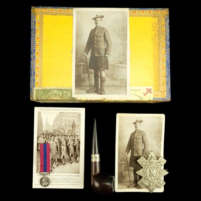 Lot 8 - A group of Great War period effects of a...