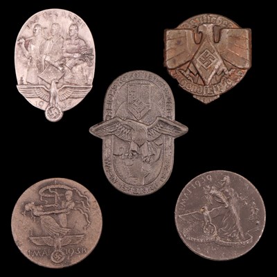 Lot 96 - Five German Third Reich day badges