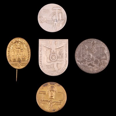 Lot 97 - Five German Third Reich day badges
