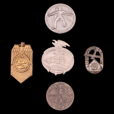 Lot 98 - Five German Third Reich day badges