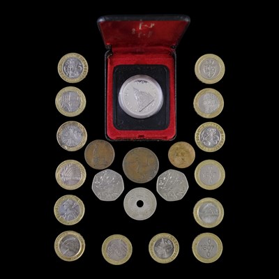 Lot 495 - A group of GB and other coins, including...
