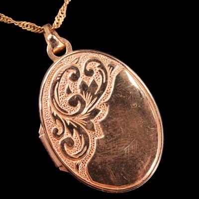Lot 995 - A 9 ct gold oval double locket and a fine link...