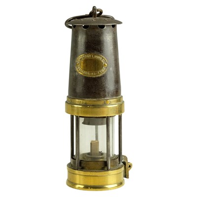 Lot 627 - A Patterson Lamps of Felling-on-Tyne type A3...