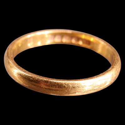 Lot 1003 - A 1950s 22 ct gold wedding band, of D-section,...