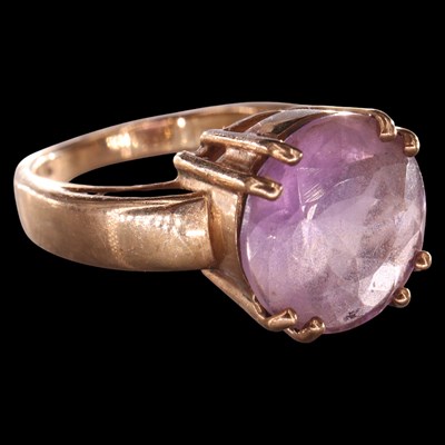 Lot 981 - A contemporary amethyst cocktail...