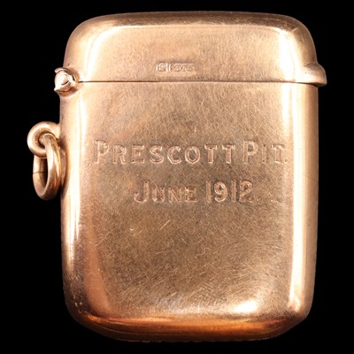 Lot 1005 - An early 20th Century 9 ct gold fob vesta case,...