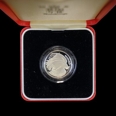Lot 391 - A Royal Mint UK 1995 "Second World War" silver...