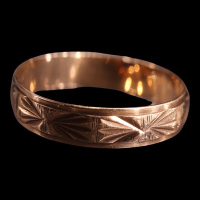Lot 1028 - A 1980 9 ct gold band, bearing bright-cut...