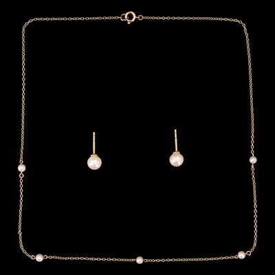 Lot 985 - A vintage pearl and 9 ct yellow metal necklace,...
