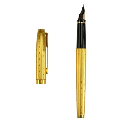 Lot 531 - A vintage Parker fountain pen, having a 14 ct...