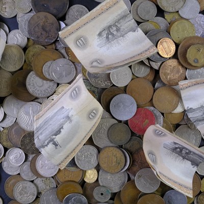 Lot 507 - A group of GB and world coins and banknotes