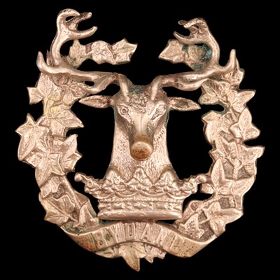 Lot 35 - A Gordon Highlanders officer's glengarry badge,...