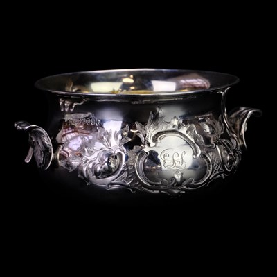 Lot 878 - A Victorian silver sugar or similar basin, of...
