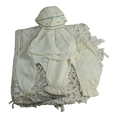 Lot 777 - A group of early 20th Century costume...