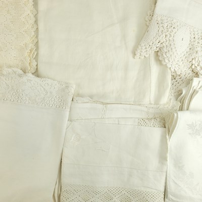 Lot 675 - Late 19th / early 20th Century tablecloths and...