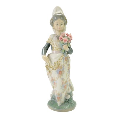 Lot 825 - A Lladro "Valencian Lady" figurine, 24 cm