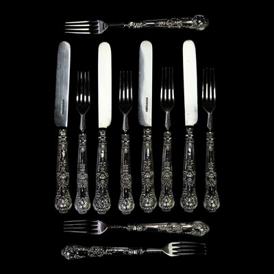 Lot 911 - A Victorian silver fruit set, 393 g, (handles...